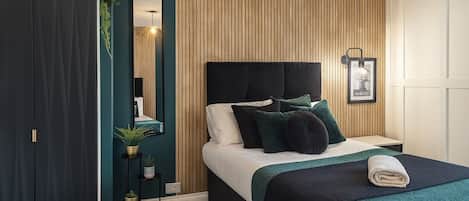 2 bedrooms, iron/ironing board, Internet, bed sheets