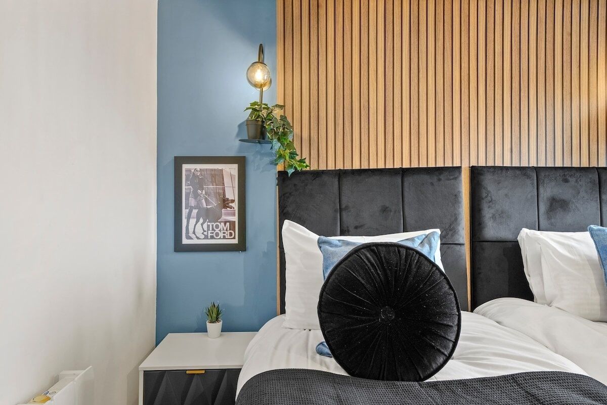 2 habitaciones, tabla de planchar con plancha, internet y ropa de cama 