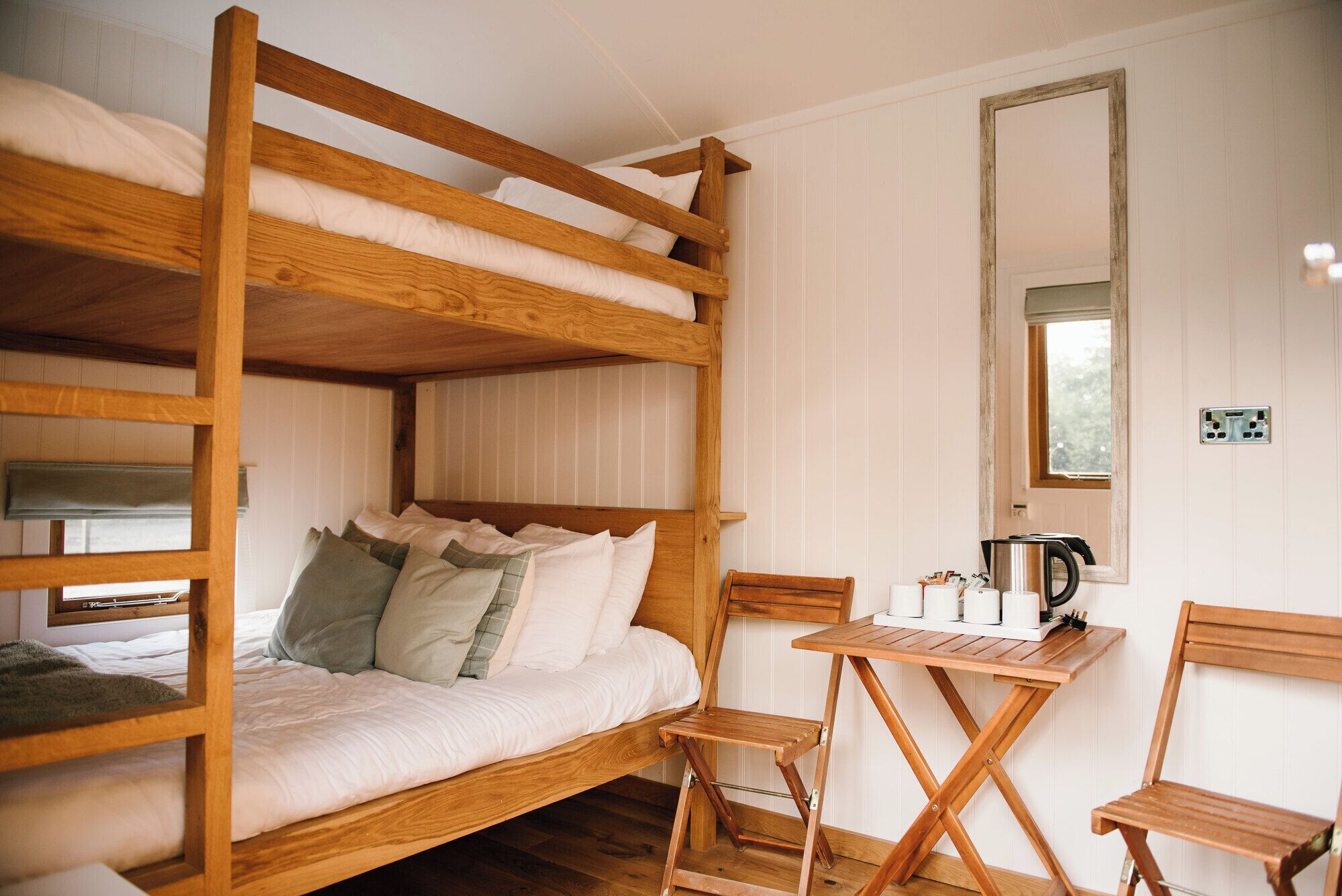 1 bedroom, internet, bed sheets