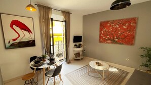 TV - Alvarez Quintero - Apartments (Seville)