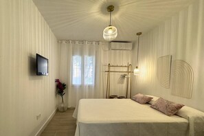 1 bedroom, iron/ironing board, travel crib, WiFi - Avenzoar Apartments Seville (Seville)