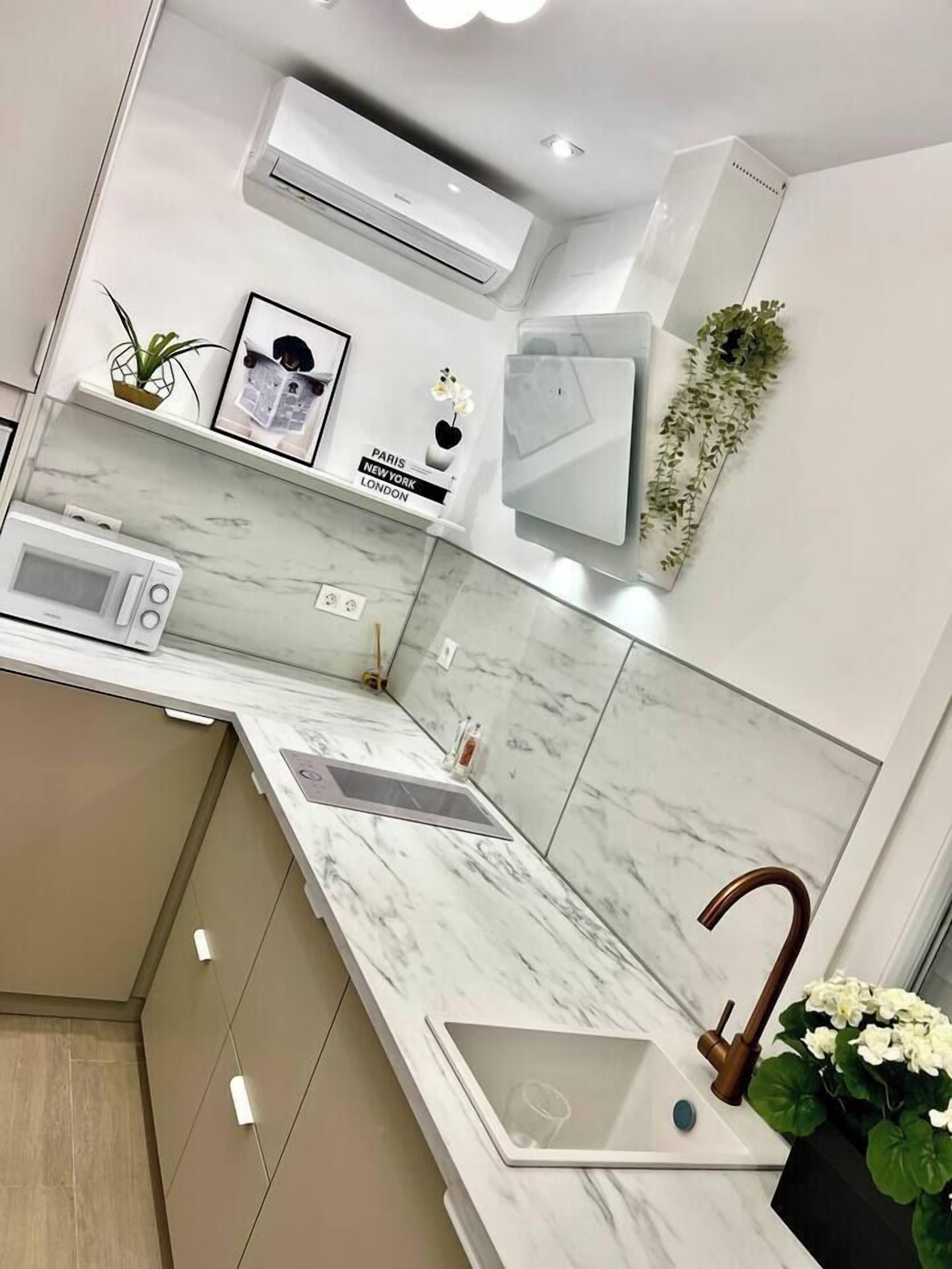 Réfrigérateur, micro-ondes, plaque de cuisson, lave-vaisselle