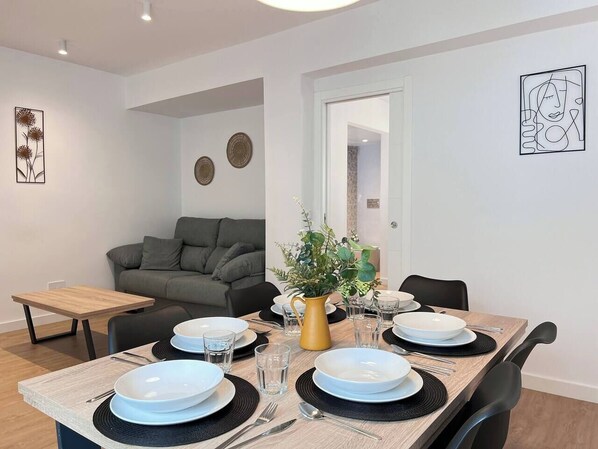 Dining - Placentines 23Y - Cathedral luxury historic center (Seville)