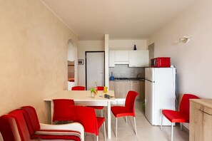 Apartamento, 1 quarto, sacada | Sala de jantar