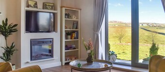 The Wolfs Den - UK49083