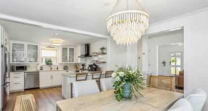 Newly Renovated, Luxury East Hill Home Next to Bayview Park. 15 min to the Beach