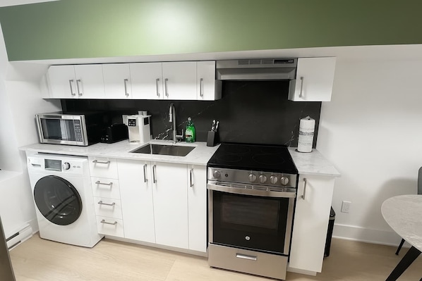 Fridge, microwave, oven, stovetop