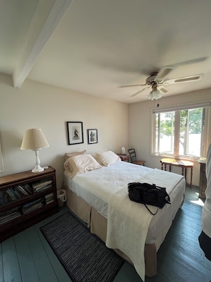3 bedrooms, iron/ironing board, free WiFi, bed sheets - Historic Highland Park Association 3-bedroom, 2-bath home on Lake Michigan. (Grand Haven)