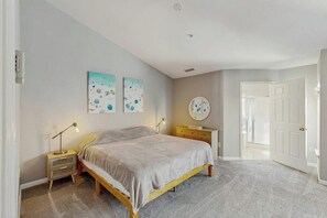 3 chambres, fer et planche à repasser, accès à Internet, literie fournie