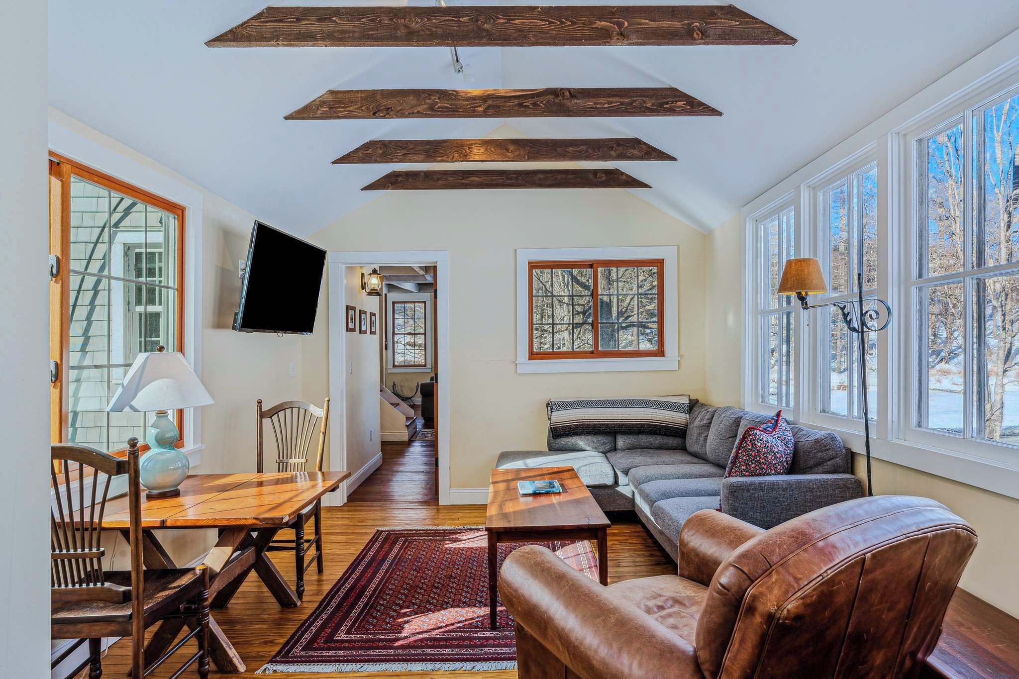 TV, fireplace, offices