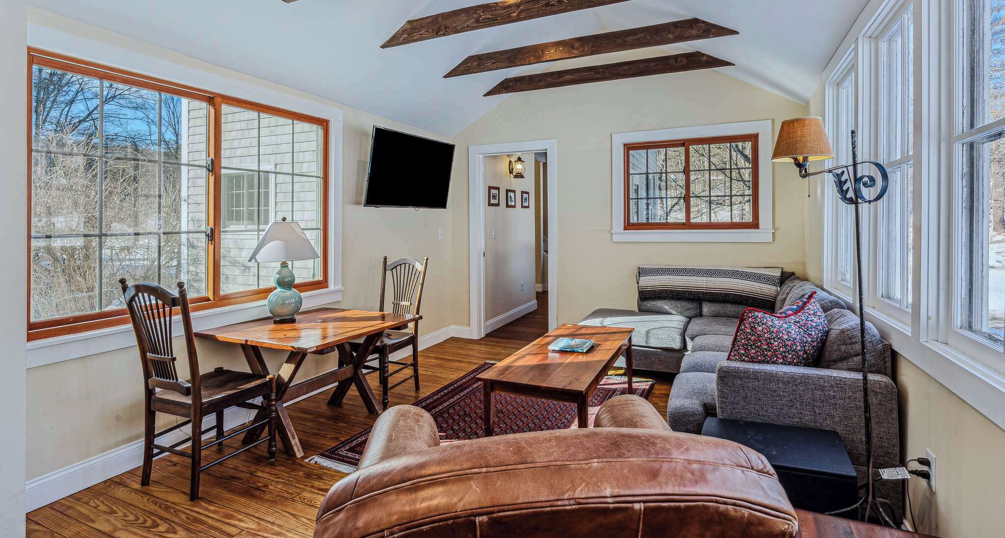 TV, fireplace, offices