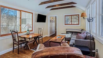 TV, fireplace, offices