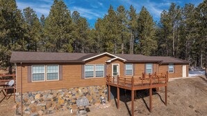 Exterior - Blue Spruce Escape in the Black Hills (Custer)