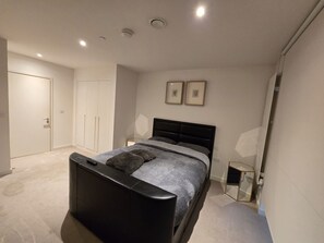 2 bedrooms, iron/ironing board, WiFi