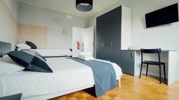 2 Schlafzimmer, Schreibtisch, BĂŒgeleisen/BĂŒgelbrett, kostenloses WLAN