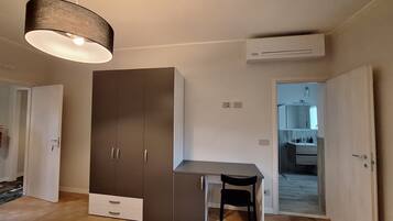 1 bedroom, desk, iron/ironing board, free WiFi