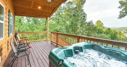 *Cozy 2BD Cabin Near LAKE! Hot Tub + Firepit!*