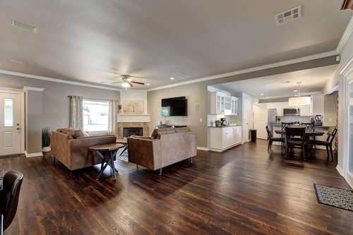 Charming 3-bedroom house with AC, WiFi in Del City