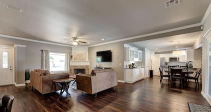 Charming 3-bedroom house with AC, WiFi in Del City