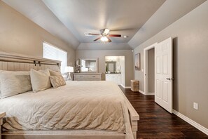 3 slaapkamers, een strijkplank/strijkijzer, wifi, beddengoed