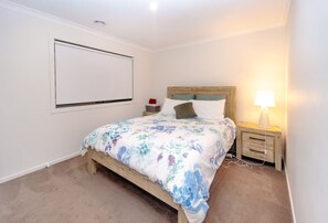 4 Schlafzimmer, Bügeleisen/Bügelbrett, WLAN, Bettwäsche