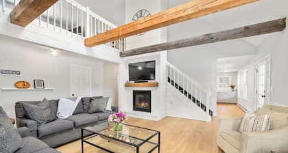 "Big Sky" Retreat Atop Sunapee / Ski + Lake Life