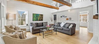 "Big Sky" Retreat Atop Sunapee / Ski + Lake Life