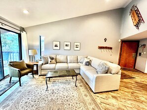 Smart TV, fireplace - 2BD+loft Ski-in Breck Condo (Breckenridge)