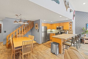 Dining - 2BD+loft Ski-in Breck Condo (Breckenridge)