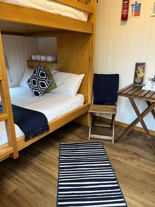 1 bedroom, internet, bed sheets