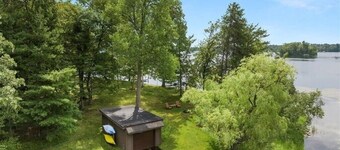 3-bedroom cabin + adjacent 5-bedroom log cabin on Rush Lake.