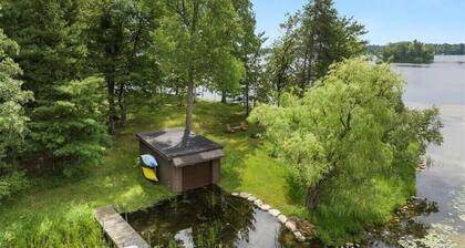 3-bedroom cabin + adjacent 5-bedroom log cabin on Rush Lake.