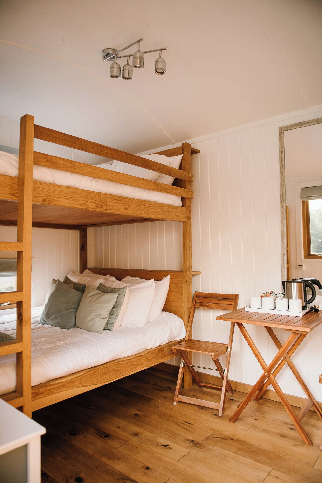 1 bedroom, internet, bed sheets