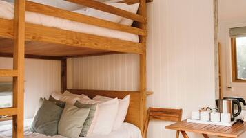1 bedroom, internet, bed sheets