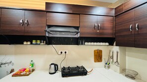 Fridge, stovetop, electric kettle, cookware/dishes/utensils