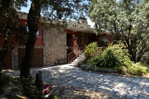 Exterior - 7picos-the house in Galapagar. Villa with swimming pool, ideal for family vacations. (Galapagar)