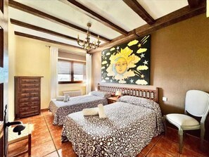 4 bedrooms, iron/ironing board, WiFi, bed sheets