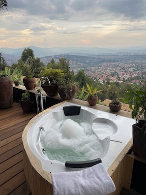 Panoramic Penthouse, Mountain View | Blackout drapes, free WiFi - Eagle View Lodge (Kigali)