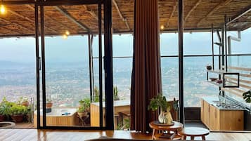 Cobertura panorâmica, vista para a montanha | 1 quarto, cortinas blackout, Wi-Fi de cortesia