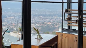 Panorama-penthouselejlighed - bjergudsigt | 1 soveværelse, mørklægningsgardiner, gratis Wi-Fi