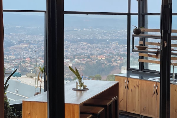 Panoramic Penthouse, Mountain View | 1 bedroom, blackout drapes, free WiFi
