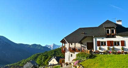Self-contained apartment in architect-designed house, panoramic mountain view