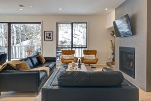 Televisie en een open haard