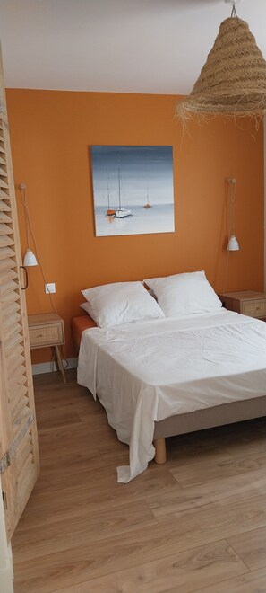 2 chambres, fer et planche à repasser