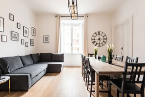 Smart TV - Apartment via Palestrina (Roma)
