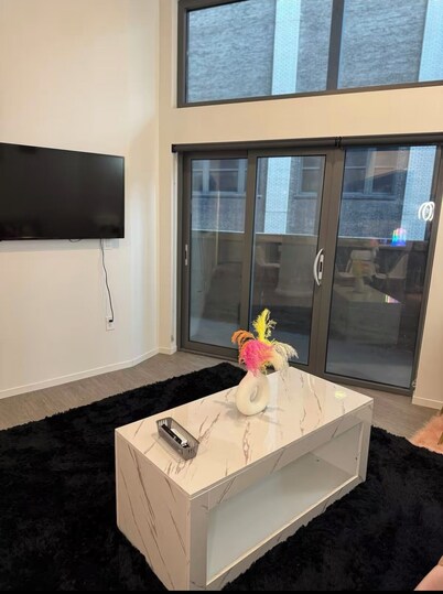 Charming 1-bedroom apartment in wonderful Cleveland with fitness room, game room