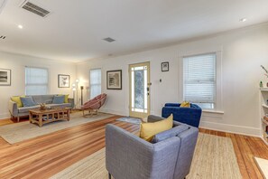 Smart TV, fireplace, computer monitors