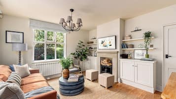 Fernseher, Kamin, Stereoanlage