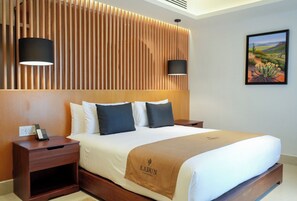 Panoramic Studio, 1 King Bed, City View | Minibar, in-room safe, desk, laptop workspace - Kadun Hotel Boutique  (Cabo San Lucas)