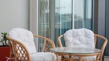 Suite Studio Signature, 1 trĂšs grand lit, terrasse, vue ville | Terrasse/Patio